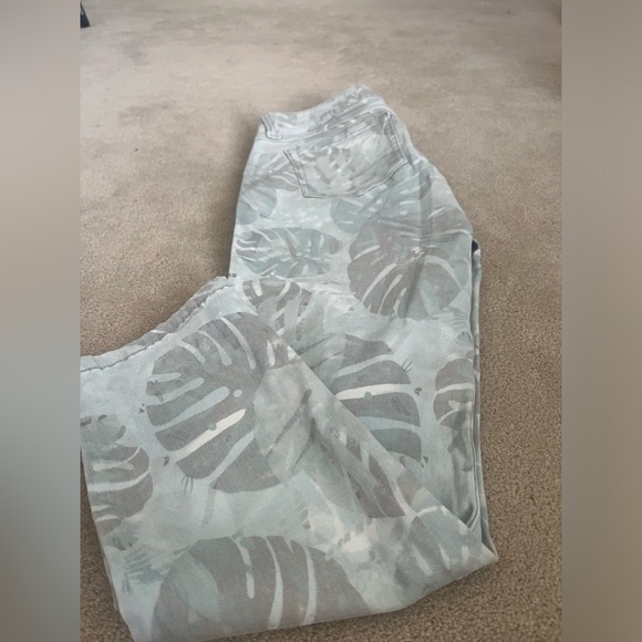 CAbi Paradise Palm Leaf Cropped Jean - Picture 5 of 5